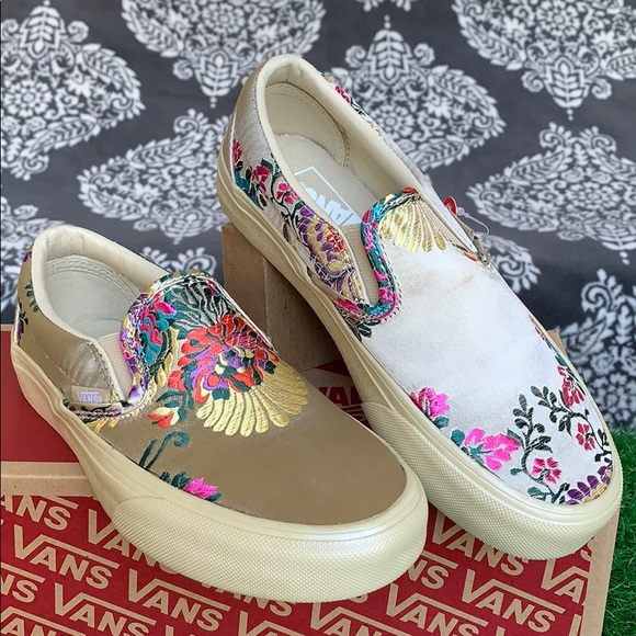 vans classic slip on festival satin